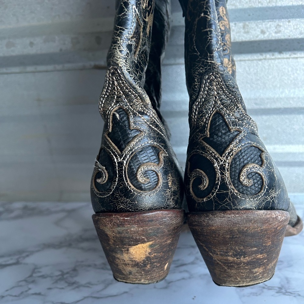 Women’s Corral Distressed Black And Gold Embroide… - image 8